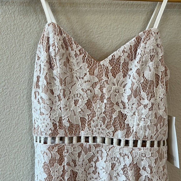 Tobi Mini White Lace Dress - Picture 2 of 2